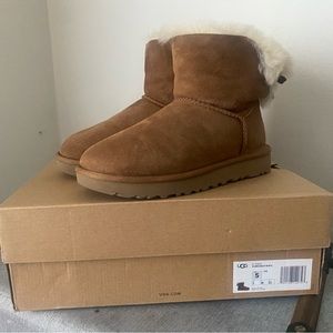 Kids size 5 Ugg